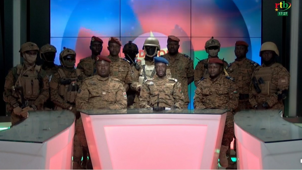 กองทัพบูร์กินาฟาโซ ประกาศยึดอำนาจ ยุบสภา-จับประธานาธิบดี