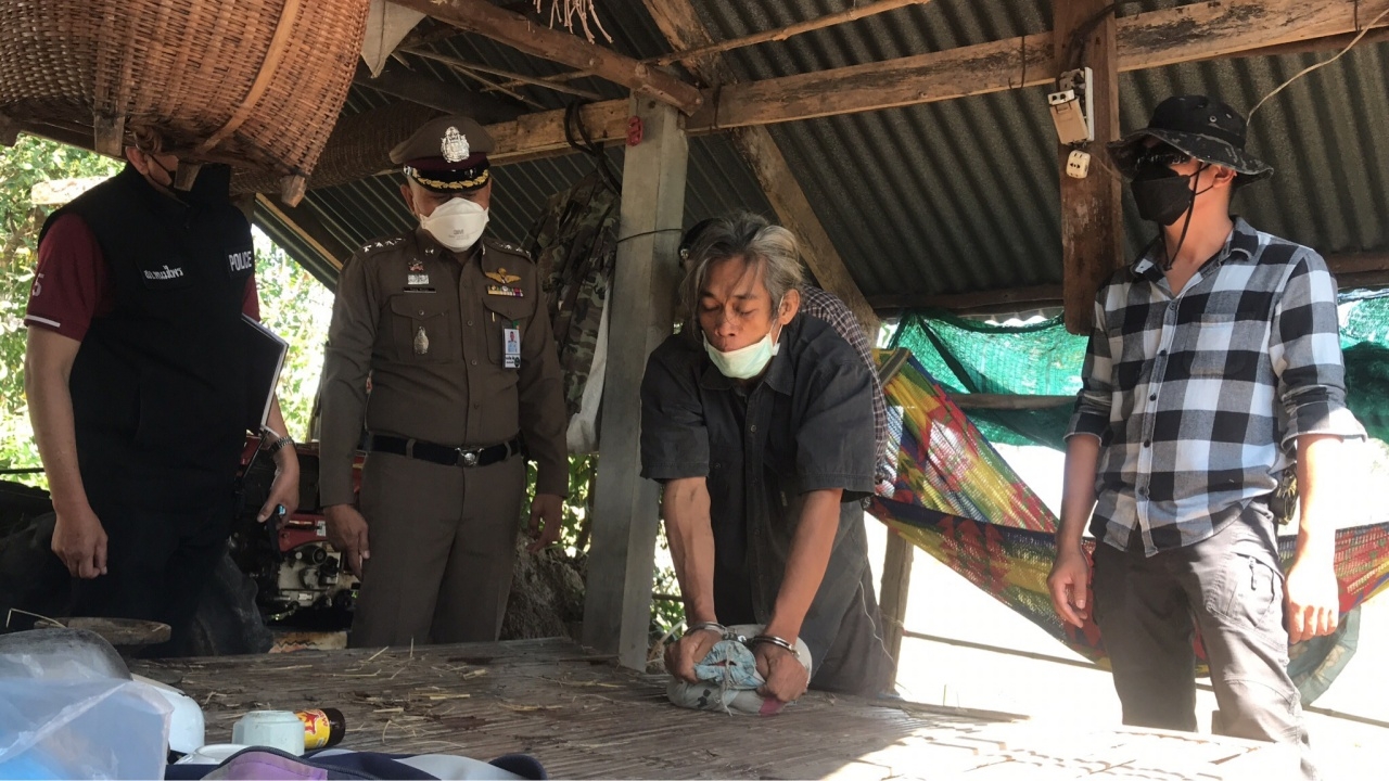 ลูกชั่วเมายา ฆ่าเปลือยแม่วัย 88 ปีกลางทุ่งนา อ้างโมโหถูกดุด่า