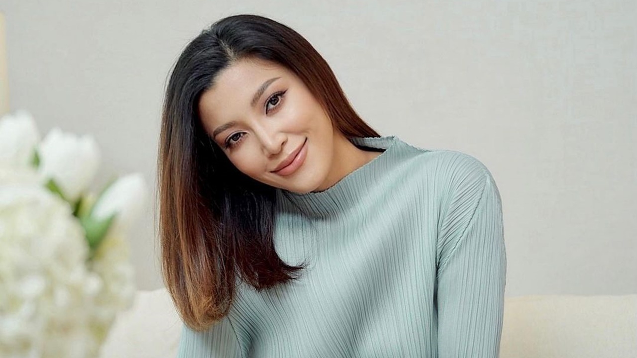 เอมมี่ มรกต กลั่นความในใจ 17 ปีในวงการ ขอวางมือประกาศอำลาจอแก้ว