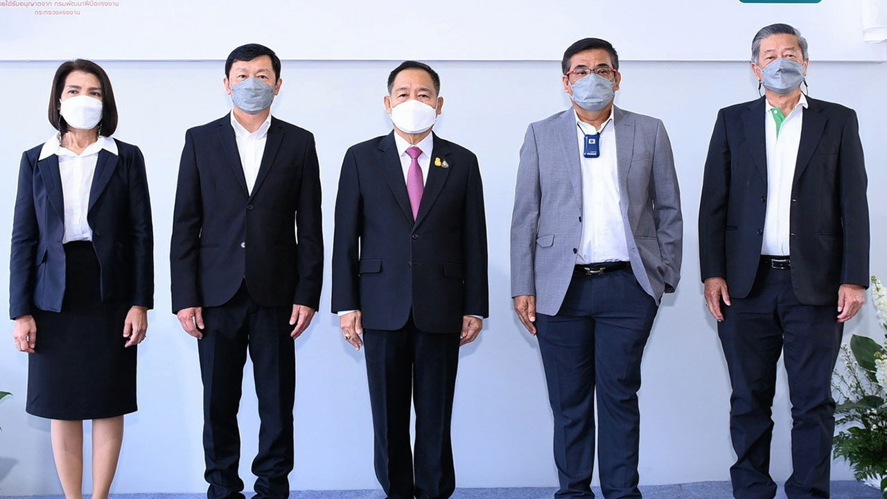 ประทีป ทรงลำยอง เปิดศูนย์ฝึกอบรมงานฝีมือแรงงาน