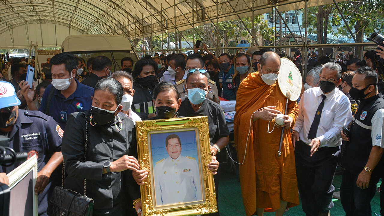 น้ำหลวงอาบศพ ครูไวพจน์ คนลูกทุ่งอาลัย แห่กลับสุพรรณ