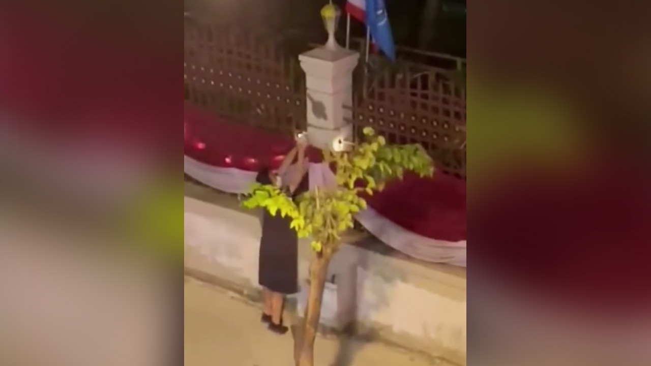 ยังไม่ออกหมายจับป้าขโมยหลอดไฟหน้า สตช. เช็กวงจรปิดรู้ไทม์ไลน์ คาดได้ตัวเร็วๆ นี้