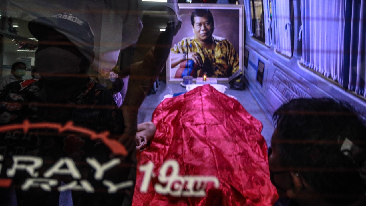 ประมวลภาพรับร่างราชาเพลงแหล่ ไวพจน์ เพชรสุพรรณ กลับบ้านเกิด