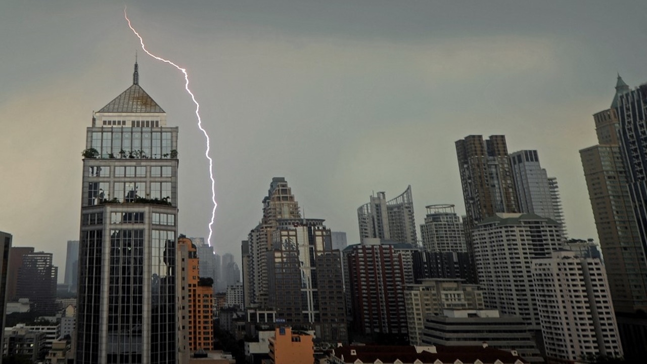 สภาพอากาศวันนี้ เหนือมีฟ้าคะนอง ไทยตอนบนยังเย็น-มีหมอกบาง
