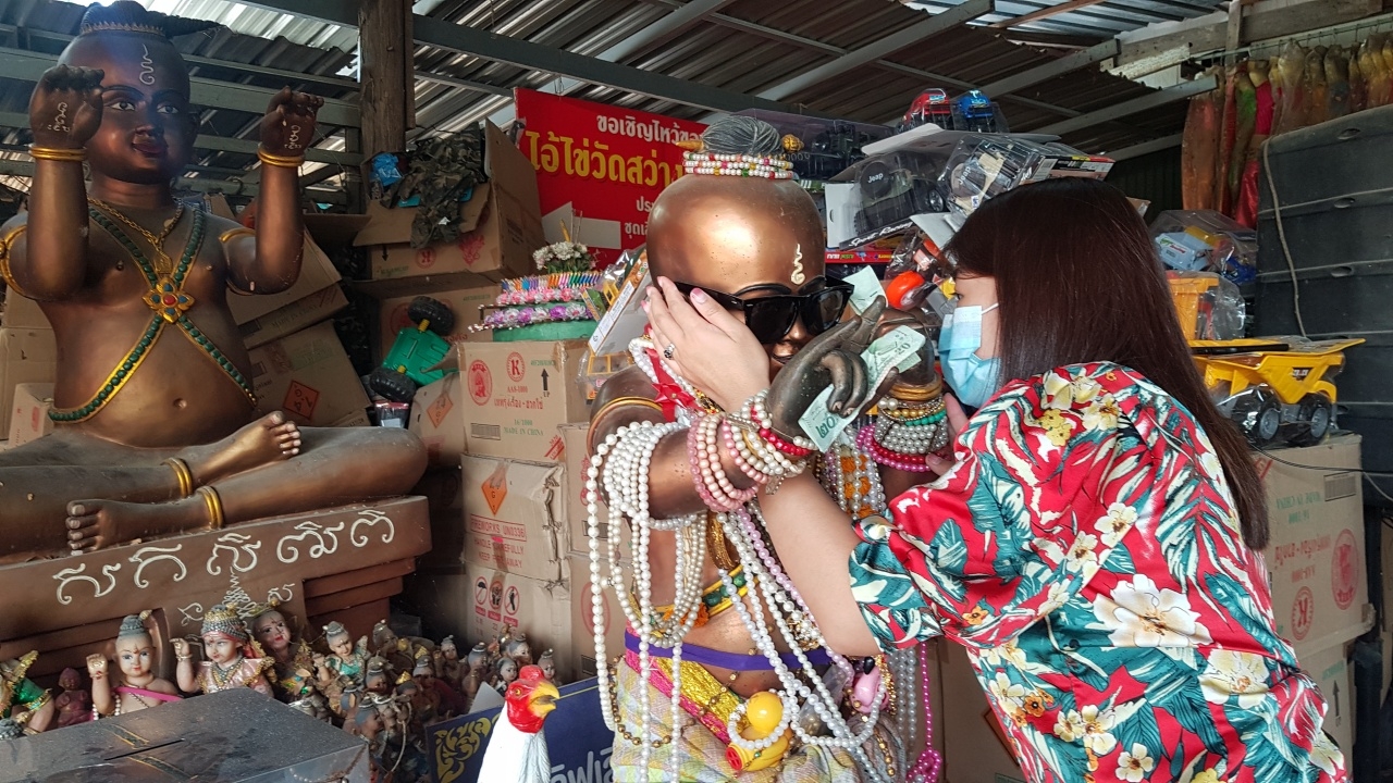 มาแก้บน "กุมารทองน้องเก้า" หลังสมปรารถนา แถมขอ "เลขเด็ดงวดนี้" ลุ้น 17/1/65