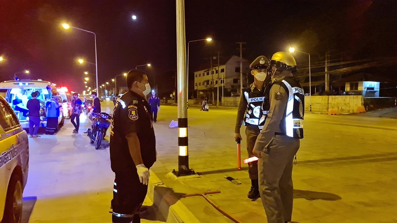 เด็กชายวัย 13 ซิ่ง จยย.เสียหลักอัดเสาไฟ ขาขาด อาการสาหัส