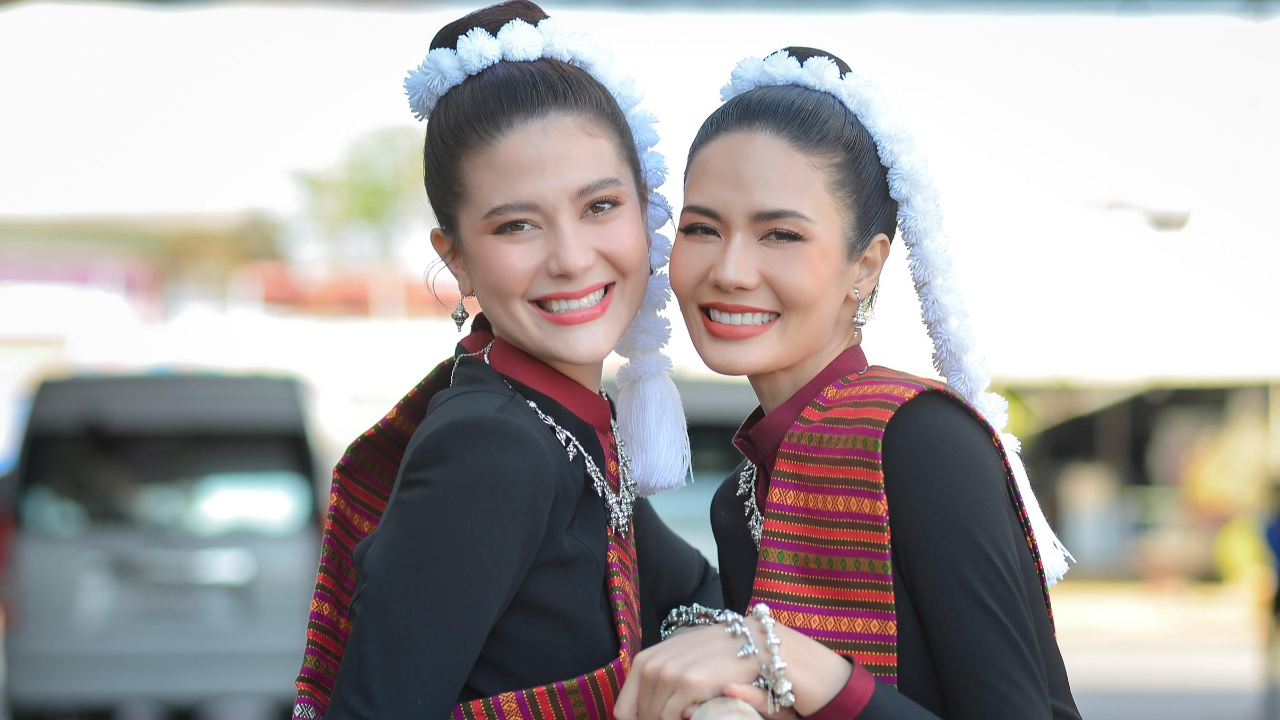 น้ำตาล-มารีญา พร้อมใจไปรำที่งานบุญ ผูกมิตรกันนาน ร่วมงานกันบ่อย 