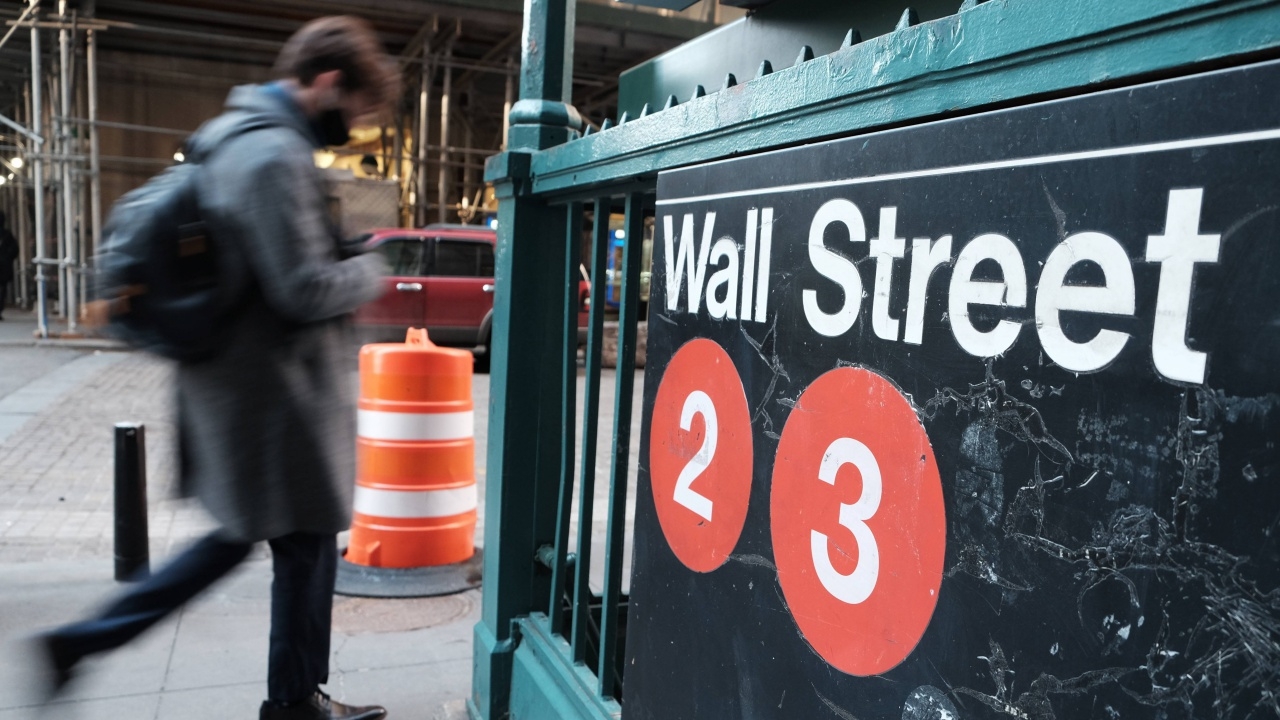 หญิงเอเชียถึงคราวเคราะห์ ถูกชายไร้บ้านผลักตกรางรถไฟนิวยอร์กดับ