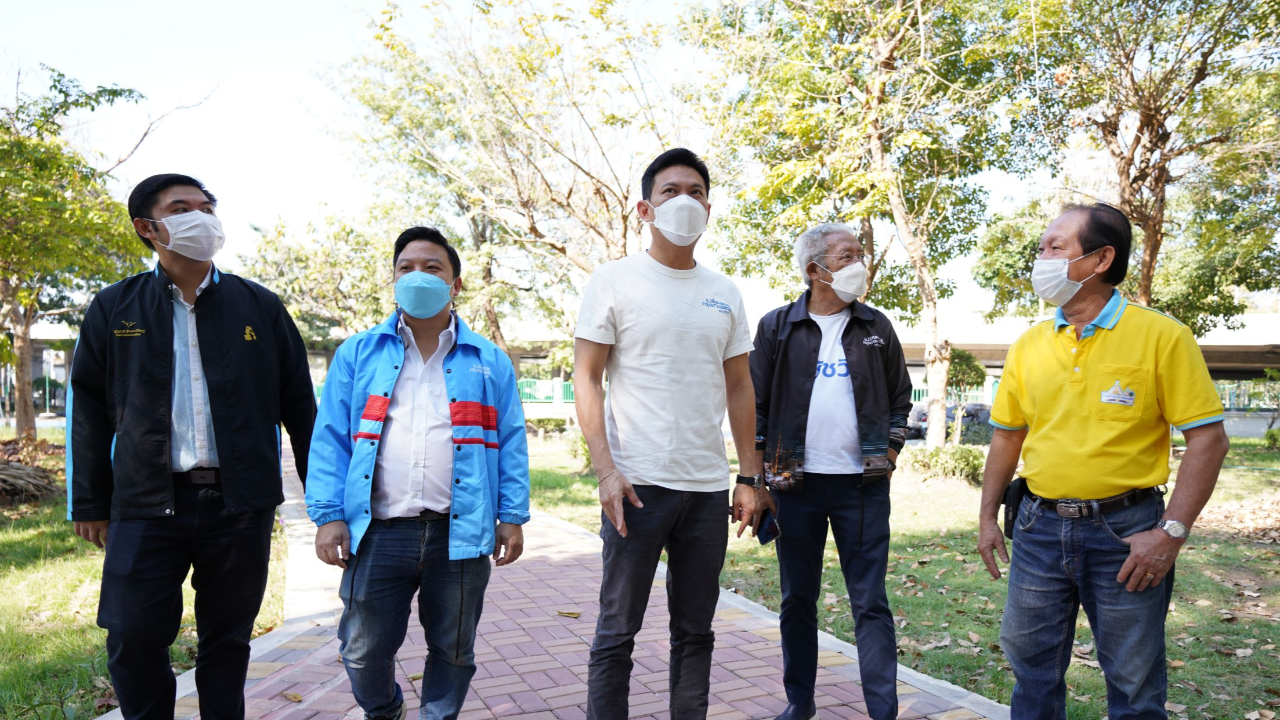 “เอ้ สุชัชวีร์” ลงพื้นที่บางซื่อ ชูนโยบายปรับสวนสาธารณะให้คน สัตว์เลี้ยงใช้งานร่วมกัน
