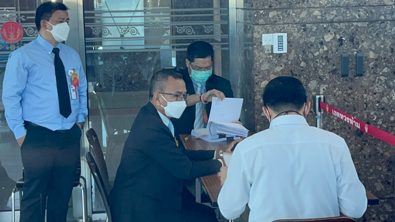 กกต. ยื่นศาลรธน. ยุบพรรค ไทรักธรรม หลังพบตั้งสาขาหวังเงินกองทุนพัฒนาพรรคการเมือง