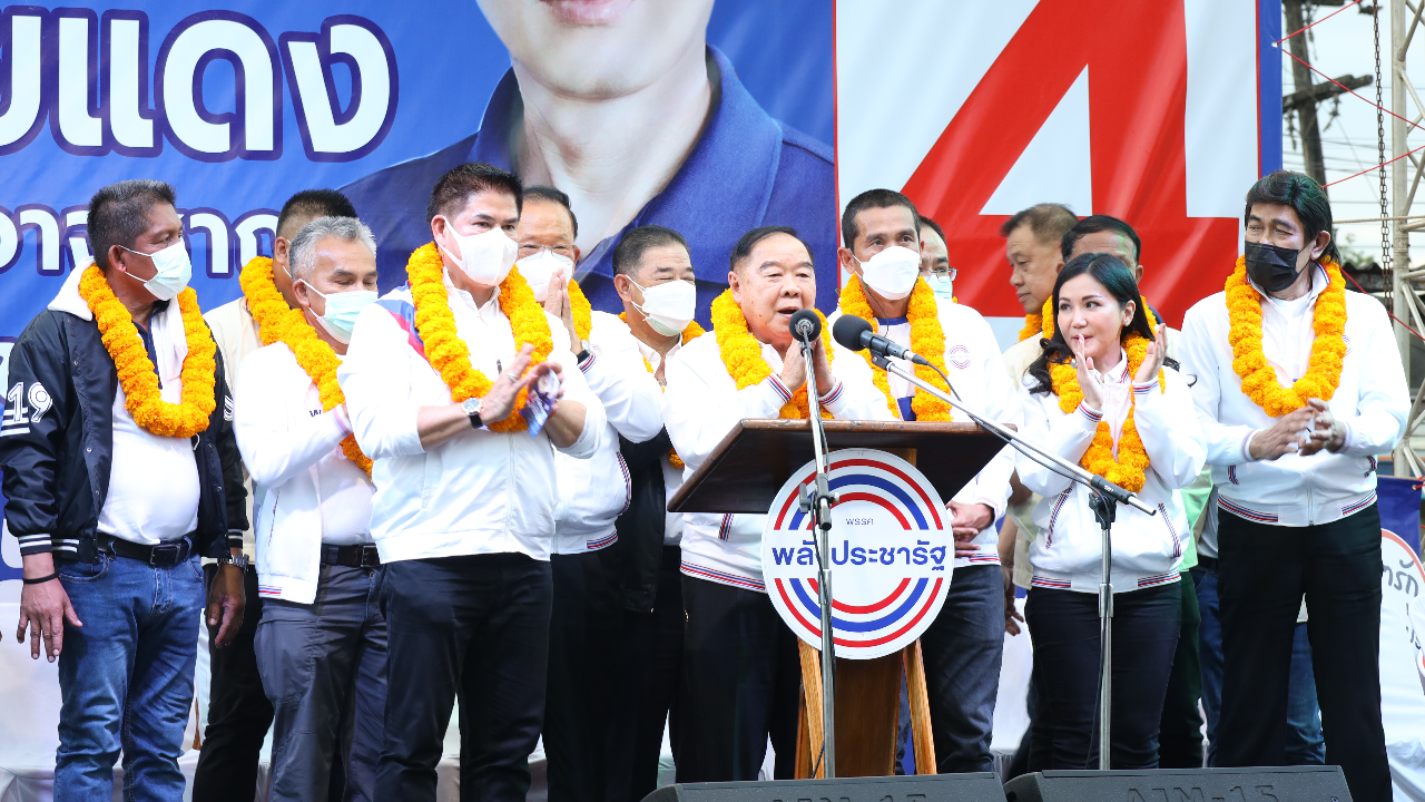 "บิ๊กป้อม" ยกทัพลูกพรรค ขึ้นเวทีปราศรัย อ้อนคนสวี ชุมพร ขอเลือก "ทนายแดง"