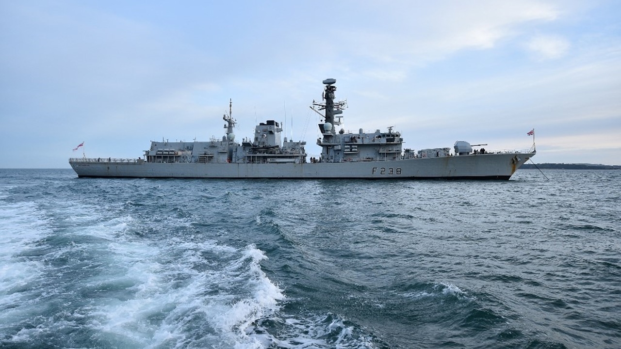 กลาโหมอังกฤษเผย เรือรบโดนเรือดำน้ำรัสเซียชน ทำโซนาร์พัง