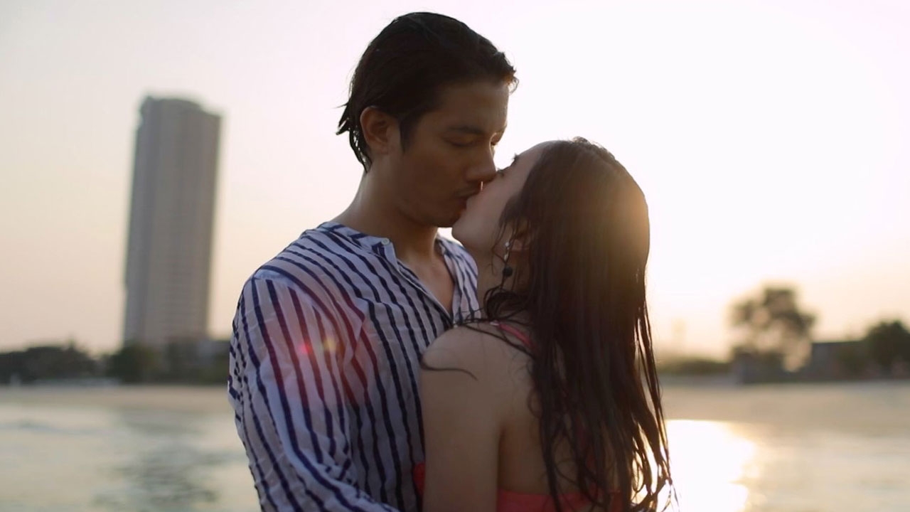 แซ่บจัดจ้าน "พีค" โชว์เลิฟซีน "เป้" เล่นจริงจูบจริง เปิดฉาก "เพลงบินใบงิ้ว"