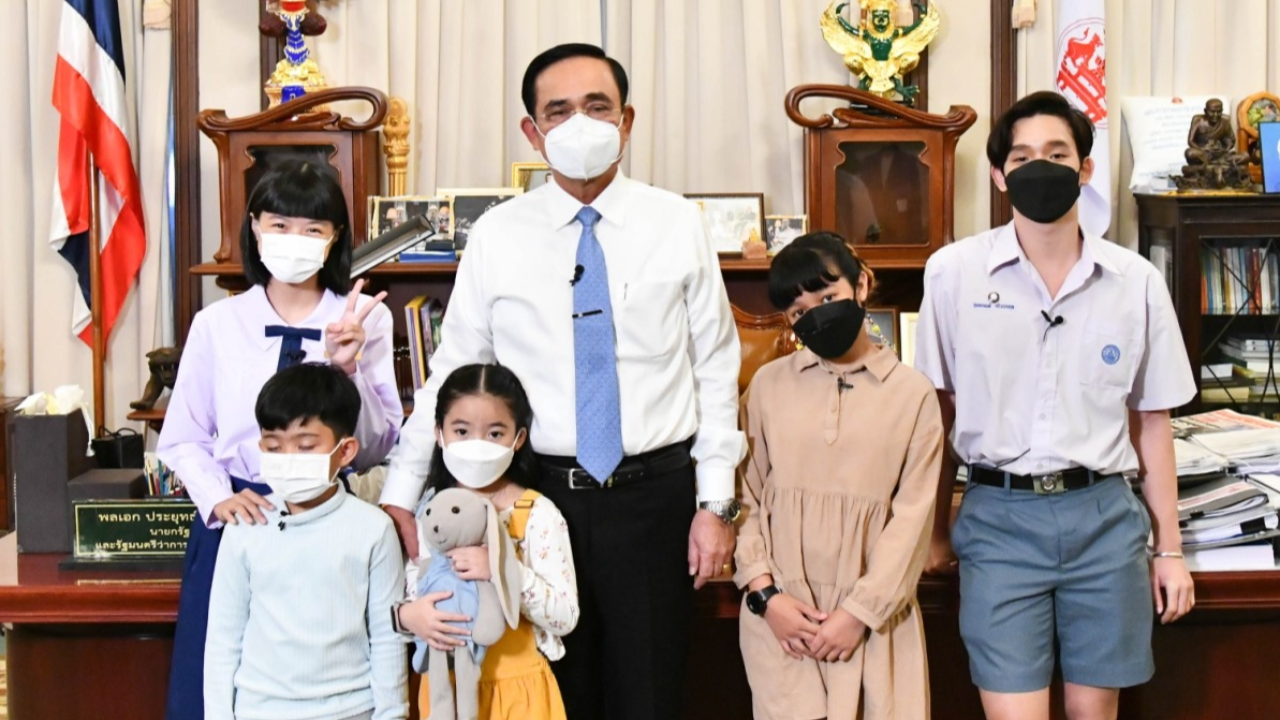 วันเด็กแห่งชาติ “ลุงตู่” เปิดทำเนียบให้นั่งเก้าอี้นายกฯ พร้อมรับฟังปัญหา