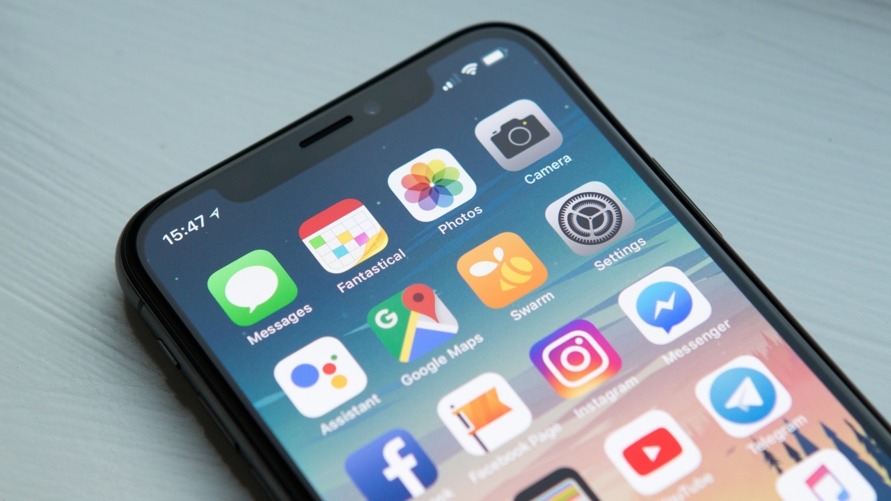 ฝรั่งเศส สั่งปรับเงิน Google และ Facebook กว่า 8 พันล้านบาท ในประเด็นการติดตามข้อมูลของผู้ใช้งาน