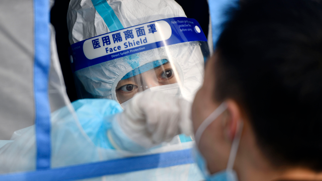 จีนระดมตรวจโควิดทั่วเมืองเทียนจิน หลังพบโอมิครอน 2 ราย