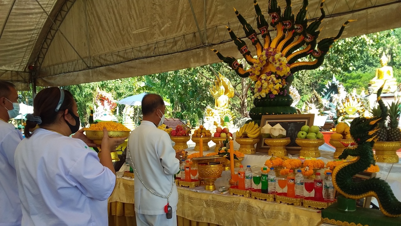 ผัวเมียถูกหวยมาแล้ว 76 งวด แก้บนคำชะโนด หา "เลขเด็ด" เสี่ยงโชคงวด 17/01/65