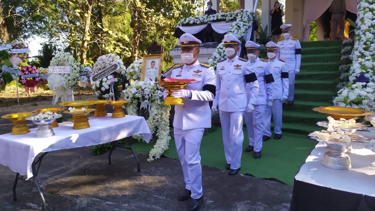 สุดอาลัยพิธีพระราชทานเพลิงศพ สารวัตรบอล ตร.พลีชีพ จับแก๊งขนยาที่แม่อาย