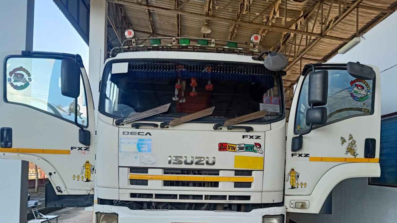 ตร.ห้วยไร่จับหนุ่มรถพ่วงคาด่าน พบยาบ้า 5 ล้านเม็ดกับไอซ์อีก 20 แท่ง 