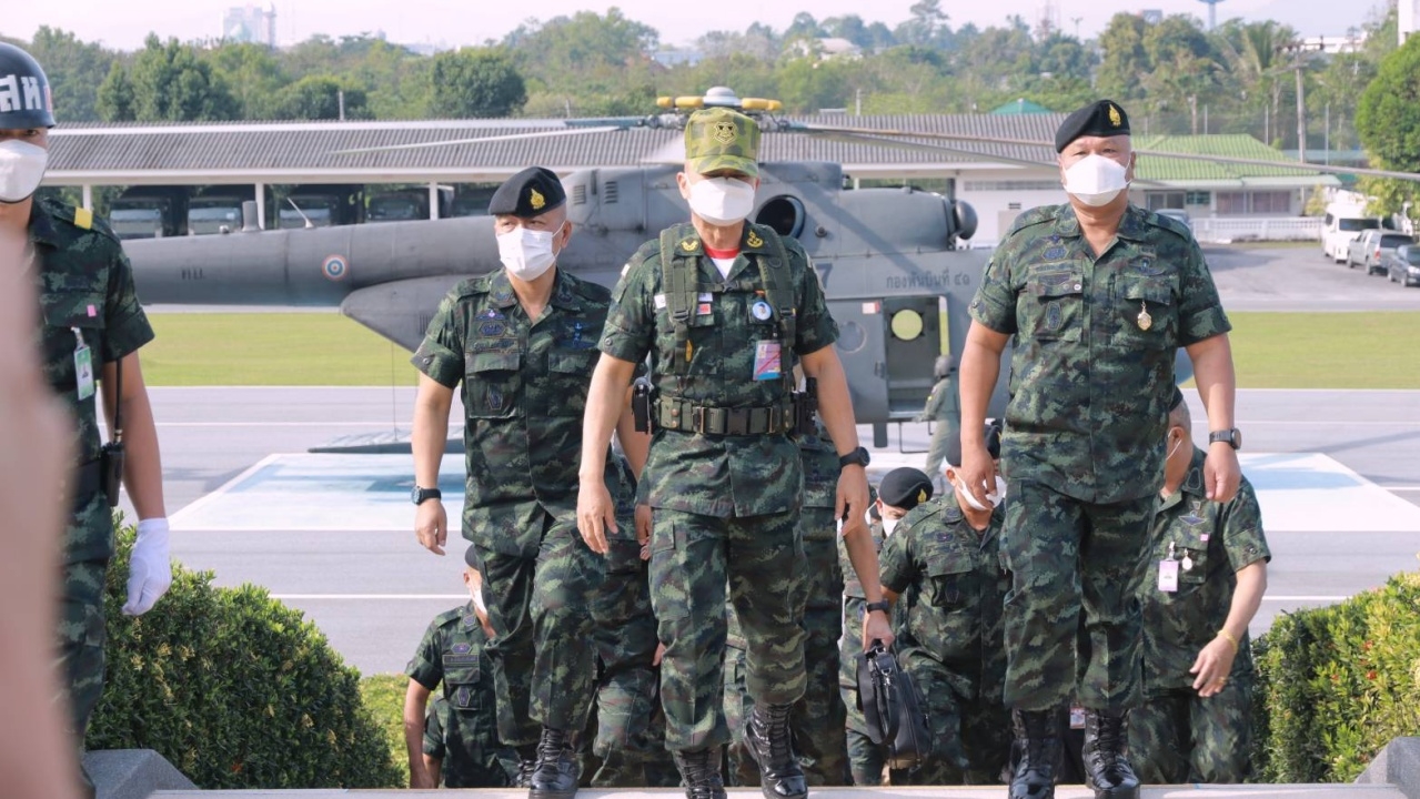 "บิ๊กบี้" ลงใต้เยี่ยมทหารชายแดน สั่งเข้มเพิ่มความระวังในพื้นที่เสี่ยง
