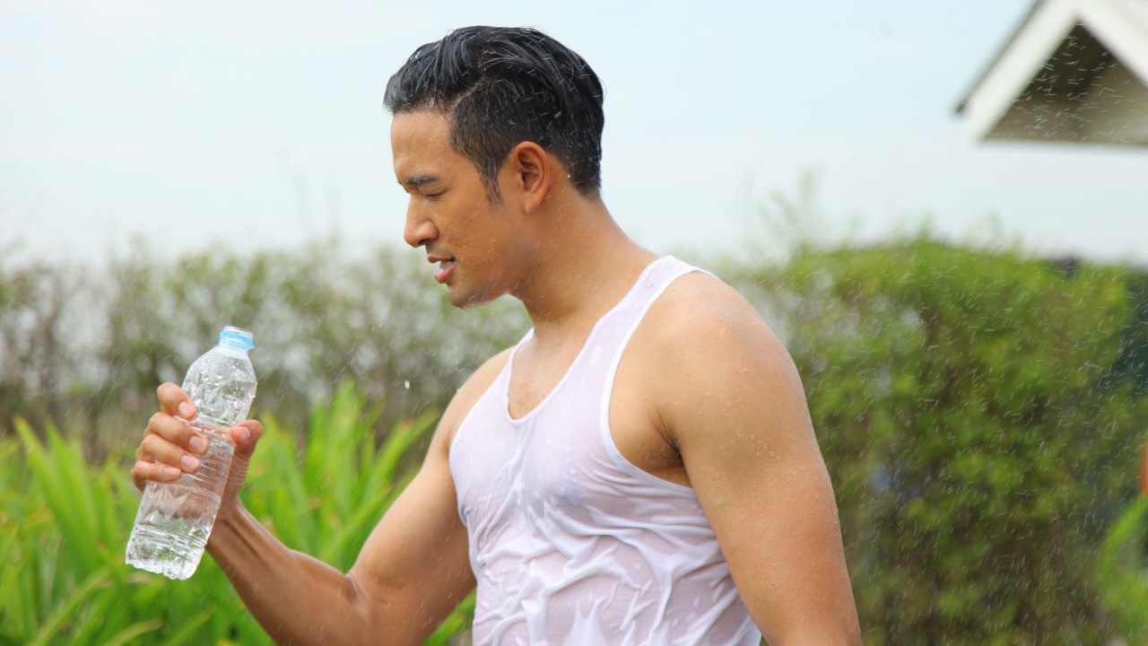 “เกรท วรินทร” อวดหุ่นแซ่บชุ่มน้ำ ใน “เพชฌฆาตจันทร์เจ้า”