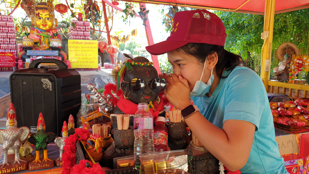 สาวแก้บนหลังฝันเห็นกุมารทองให้โชค ใจดีกระซิบบอก "เลขเด็ด" หวังถูกหวยอีกงวด