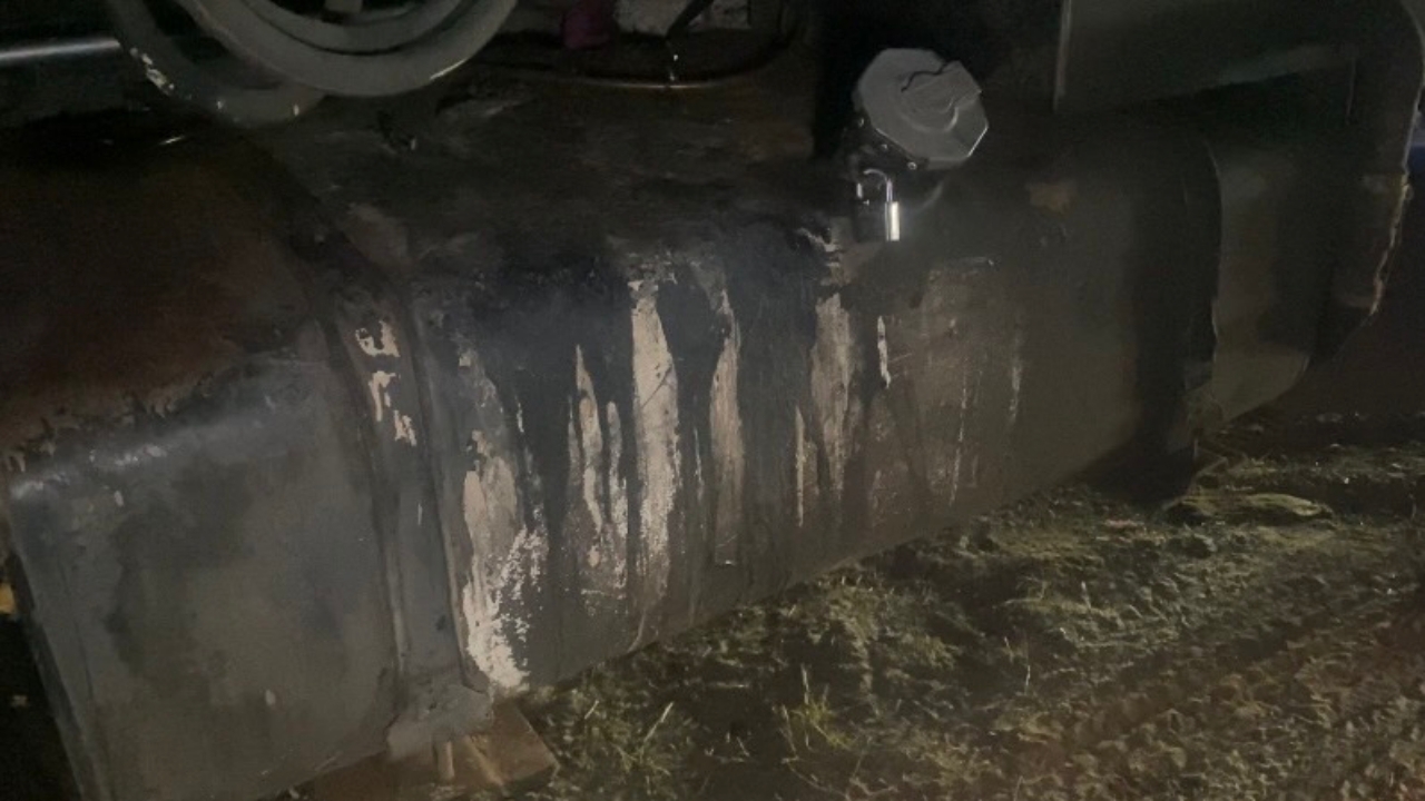 พิษน้ำมันแพง ลูกจ้างเทศบาลรวมหัวกับพ่อตา ขโมยน้ำมันรถเก็บขยะ สุดท้ายโดนรวบ