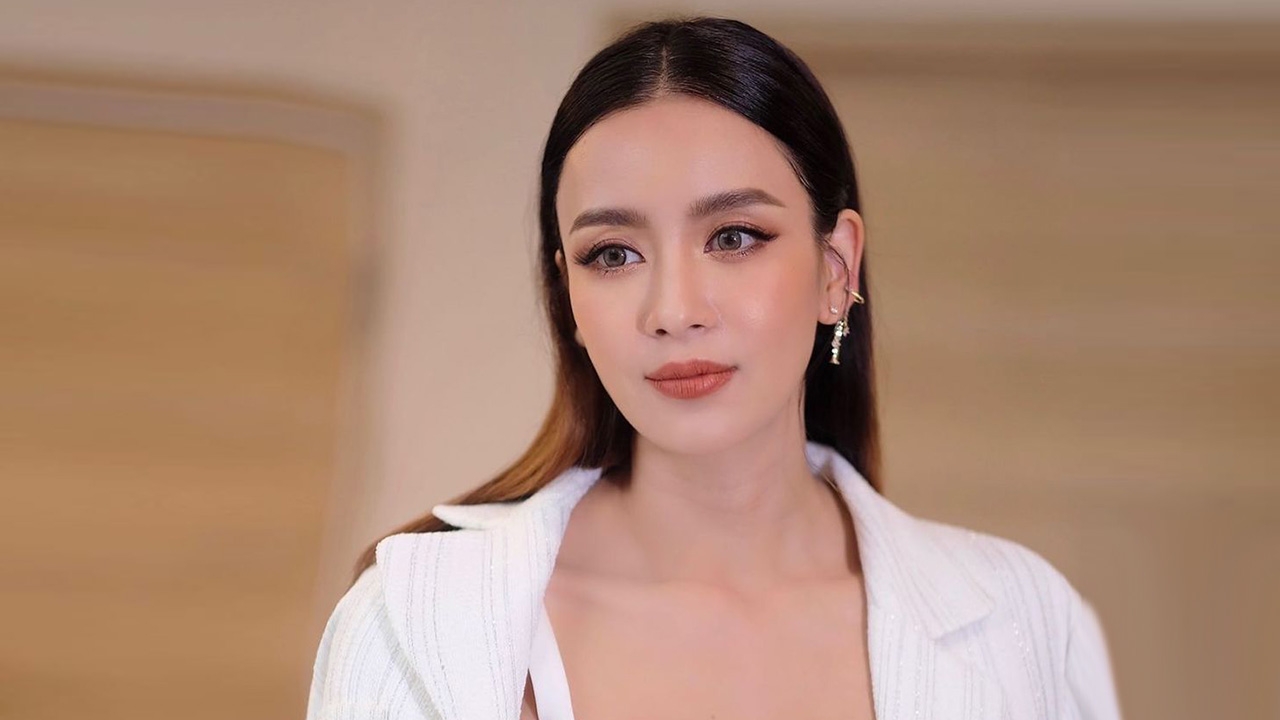 ต้อนรับปีขาล “เบนซ์–ปุณยาพร” โดน “มือดี” อินละครหนัก ถึงขั้นปาขี้หน้าบ้าน