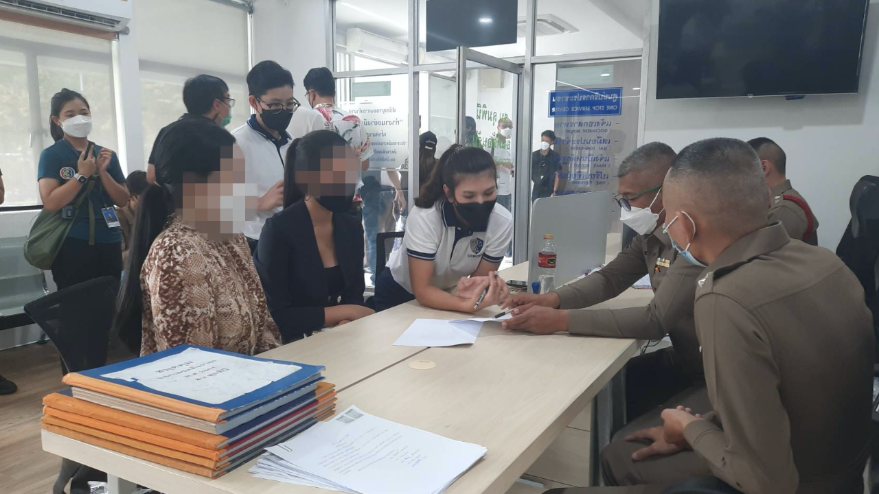 ทนายนิด้าพานางงามแจ้งความ ตากล้องจอมหื่น ทำอนาจารกลางกองประกวด