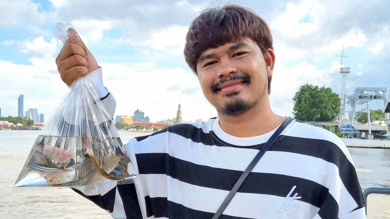 “โชเล่ย์ ข้าวสารซาวด์” ย้อนวันวานเดินเที่ยวตลาดวังหลัง ไหว้พระขอพร “วัดระฆัง”