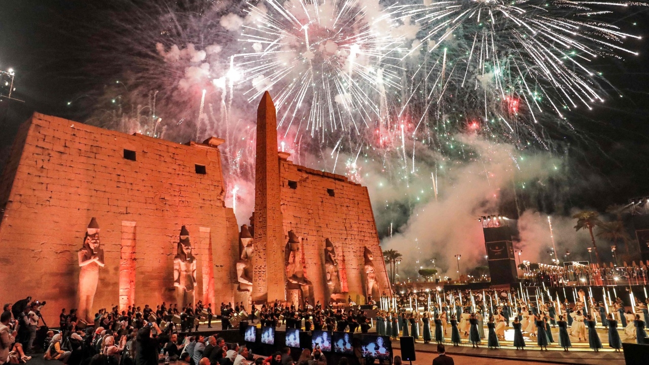 อียิปต์เปิดตัวถนนสฟิงซ์โบราณสุดอลังการ ขบวนพาเหรดจัดเต็ม (คลิป)