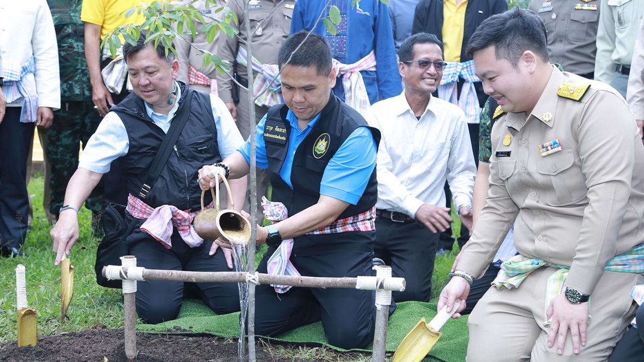 วราวุธ หนุนพระพุทธศาสนาร่วมเป็นเครือข่ายป้องกันรักษาป่า ตั้งโครงการ "ธรรมจักรสีเขียว"