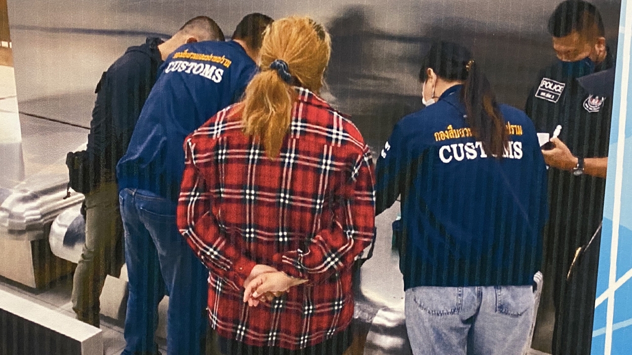 กรมศุลกากร จับสาวหิ้วโคเคน 4 กิโลจากดูไบคาสนามบิน รับได้ค่าจ้าง 1 แสน