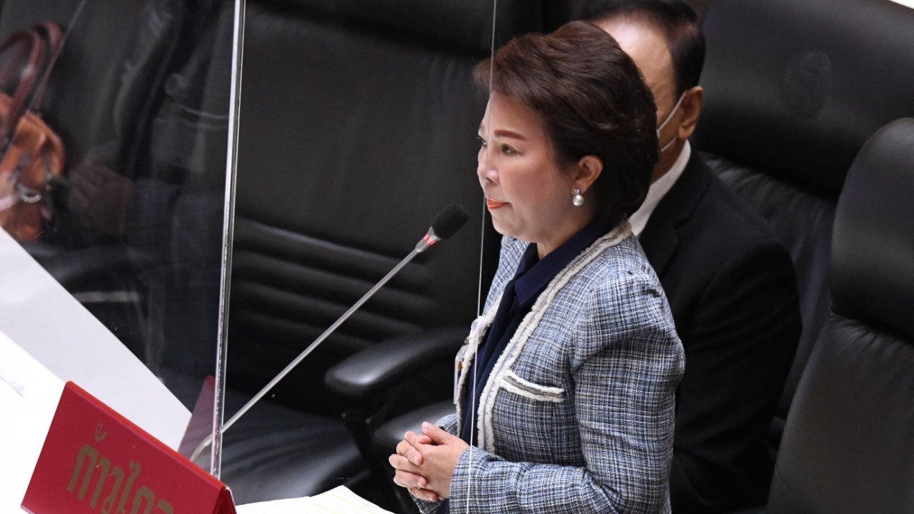 อมรัตน์ เตรียมเรียก กสทช. แจง กมธ.พัฒนาการเมืองฯ ปมห้ามสื่อเสนอข่าวปฏิรูปสถาบัน