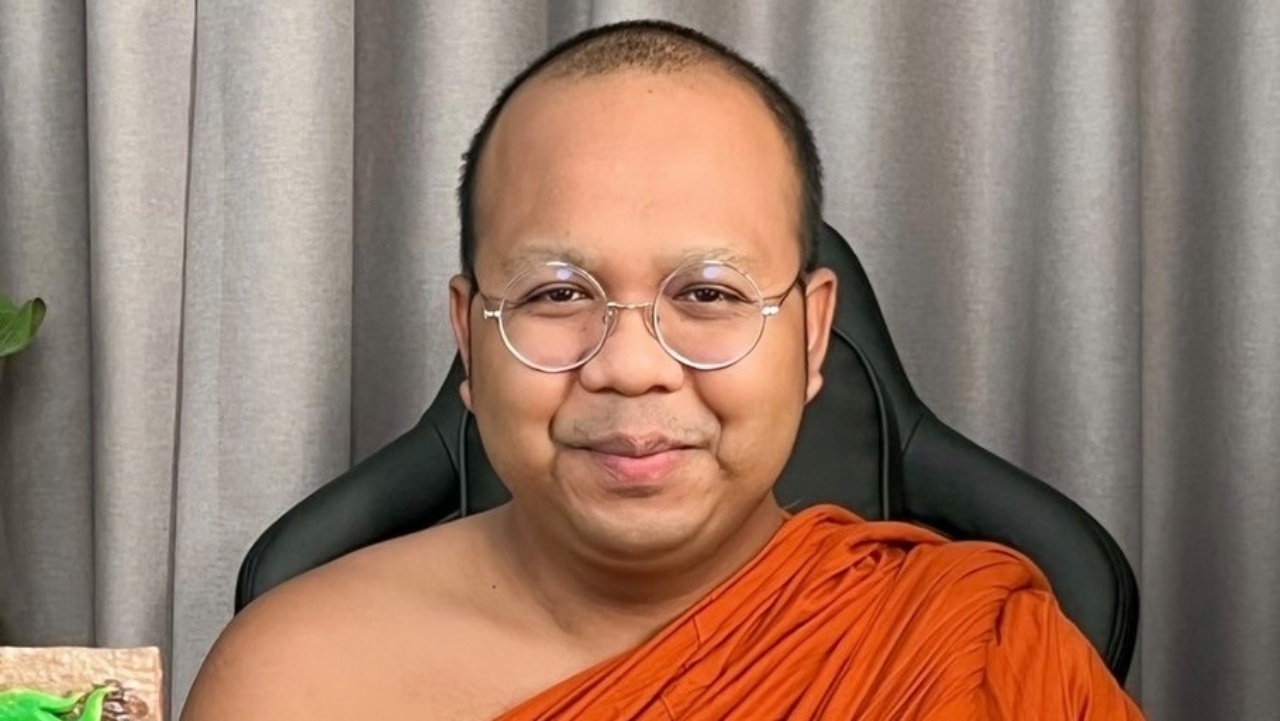 เฟซบุ๊กเพจ "พระมหาไพรวัลย์" เปลี่ยนชื่อ ไม่มีพระนำหน้า "พระมหาสมปอง" โพสต์เศร้า