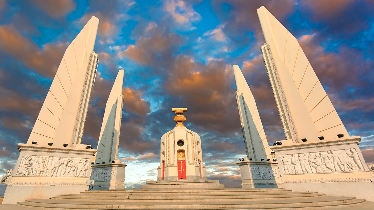 ขาลงประชาธิปไตยไทย