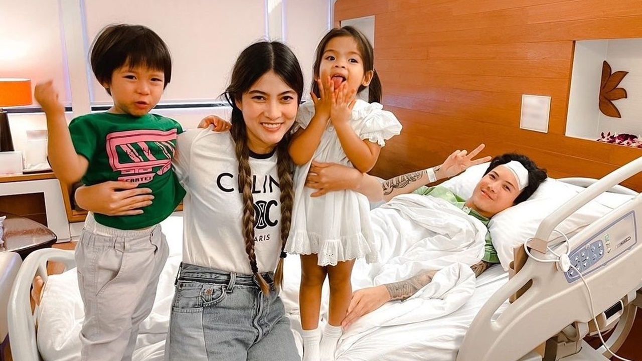 ป๊อก ภัสสรกรณ์ ยิ้มแฉ่งได้ยาดี มาร์กี้ หอบลูกเยี่ยมพ่อถึงขอบเตียง 