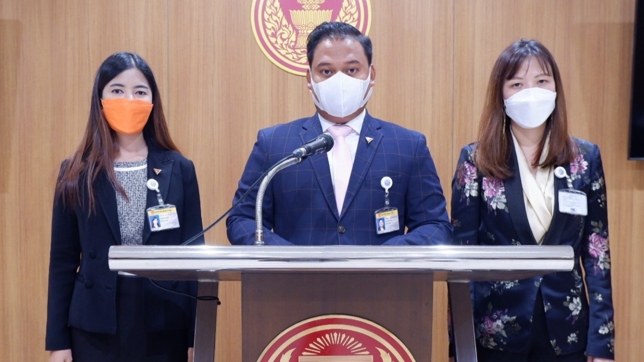 ก้าวไกล เสียใจ สภาฯ ไม่เลื่อนญัตติขบวนเสด็จฯ  ปัด "ศิริกัญญา" ลงผู้ว่าฯ กทม.