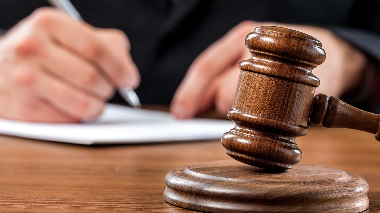 กฎหมายที่ขัดต่อความจริง