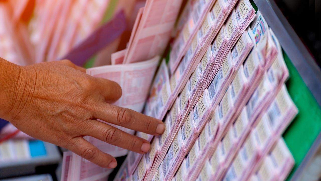 ขาย "ออนไลน์" สู้ แก้ "หวยแพง" กองสลากขยับปีใหม่ เพิ่มร้านจีแอลโอ 80 บาท