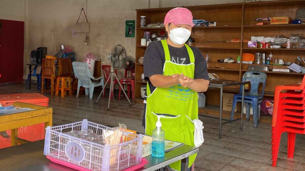 ชาวบ้าน-ร้านค้าสงขลา ระวังตัว ตื่นป้องกันโควิดมากขึ้นหลังพบโอมิครอนในไทย