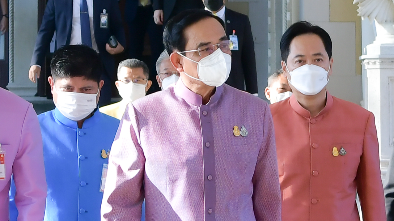 ลุงตู่ หวังปีใหม่คนไทยมีสุข ชี้ เลือกตั้งผู้ว่าฯ กทม. ไม่ใช่เรื่องของ ครม.