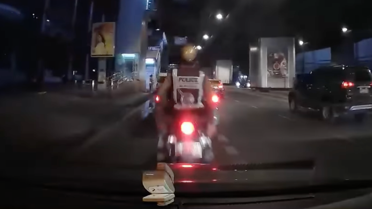 เปิดคลิปนาที สาวเมาแล้วขับ เสยท้ายรถสายตรวจบาดเจ็บ โดนแจ้ง 2 ข้อหาแล้ว