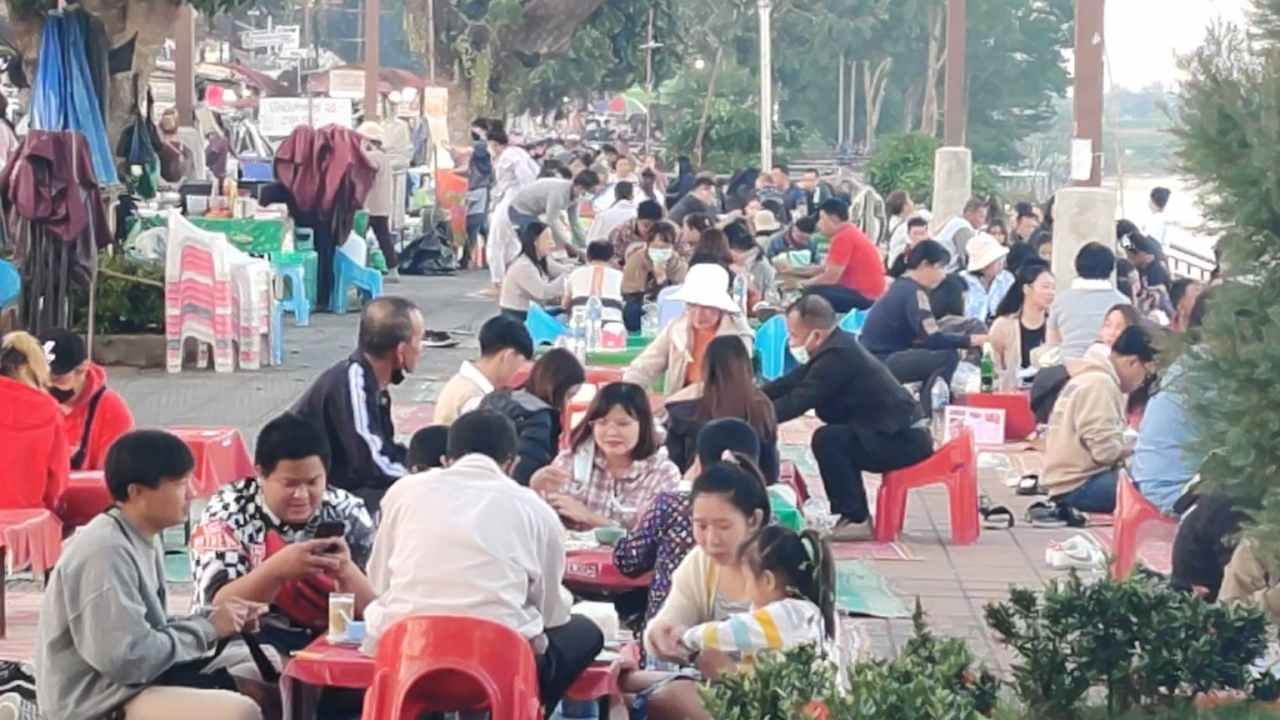 หยุดยาววันพ่อเชียงแสนคึกคัก หลังเปิดให้ท่องเที่ยว พาเงินสะพัดหลายสิบล้าน