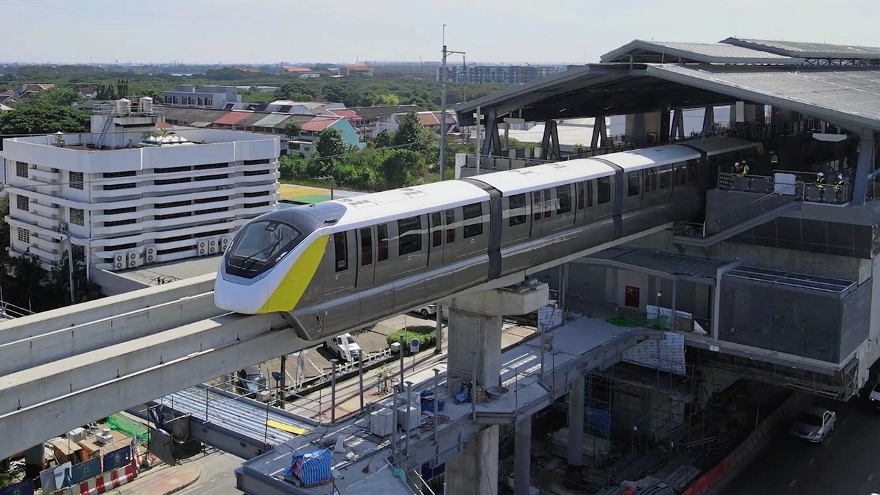 โมโนเรลสายสีเหลืองทยอยเปิดใช้ 2 ช่วง เริ่มภาวนาถึงสำโรง-เม.ย.ขบวนรถได้ครบ 30 ขบวน