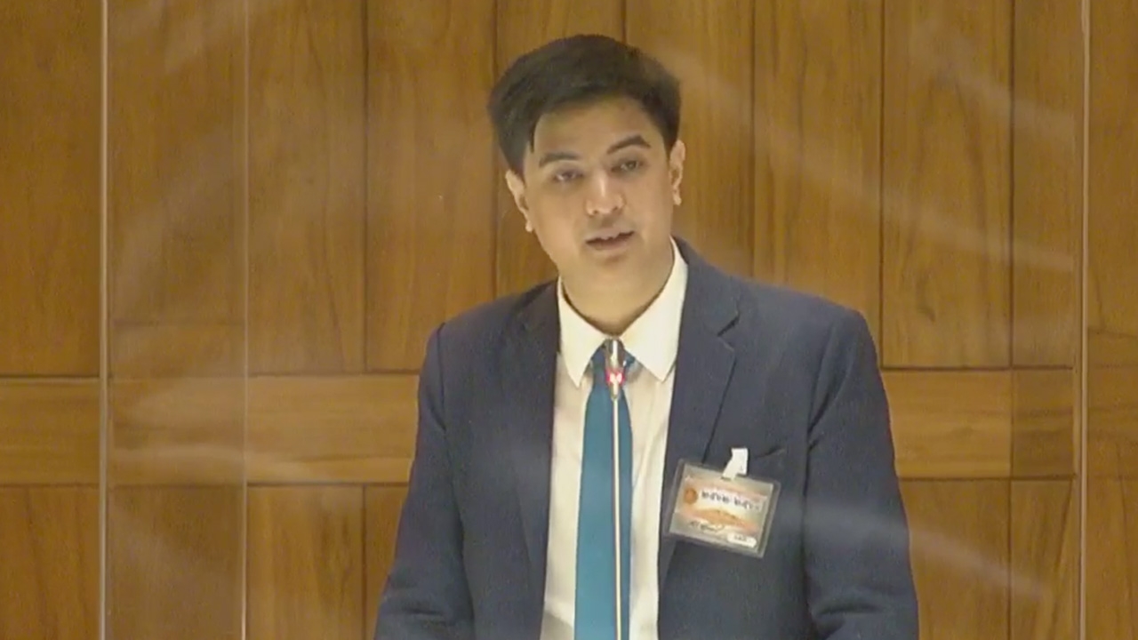 “ไอติม” พริษฐ์ เปิดฉาก ซัด ”บิ๊กตู่” ฉุดไทยป่วยรุนแรง ลุย ล้มระบบ ส.ว. (คลิป)