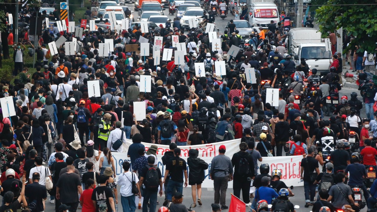 "หมอทศพร" เผย ชายถูกยิง หน้านิติเวช ปลอดภัยแล้ว ไม่ยืนยันยิงมาจาก ตร.