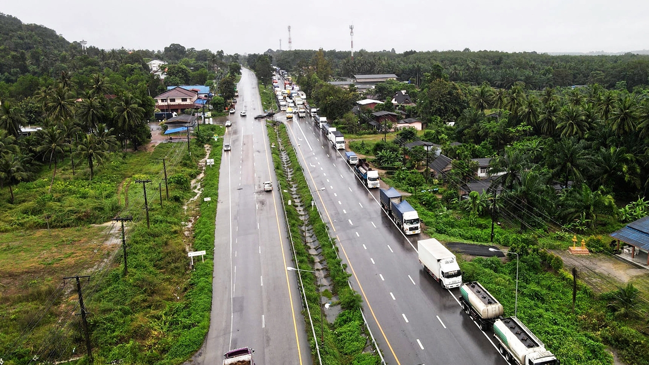รถผ่านได้แล้ว ใต้พ้นวิกฤติ ชุมพรนํ้าลด อุตุฯเตือนฝนหนัก 9 จังหวัด