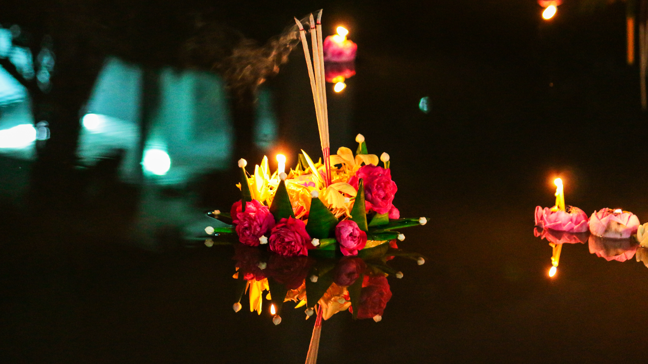 30 แคปชั่นลอยกระทง กวนๆ ฮาๆ โดนใจคนโสด-คนมีแฟน