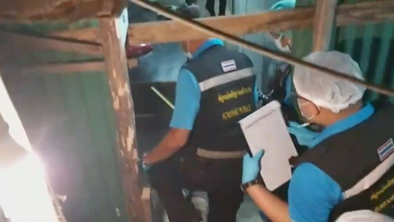 หนุ่มกร่างถือปืนจ่อยิงหัวคนงานขณะทำกับข้าว ดับคาแคมป์คนงาน